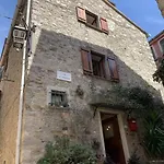 La Casa Di Mezzo - The Middle House *