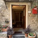 La Casa Di Mezzo - The Middle House Hébergement de vacances *