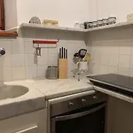 La Casa Di Mezzo - The Middle House