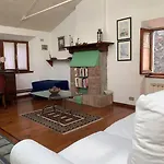La Casa Di Mezzo - The Middle House Hébergement de vacances