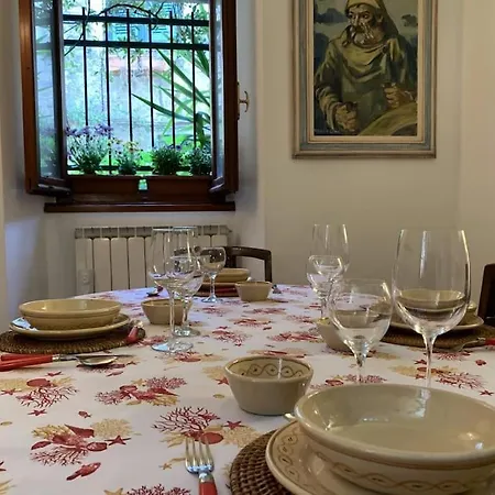 La Casa Di Mezzo - The Middle House Monte Marcello