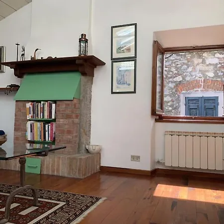 La Casa Di Mezzo - The Middle House Monte Marcello