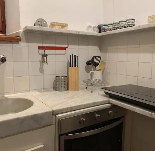 La Casa Di Mezzo - The Middle House