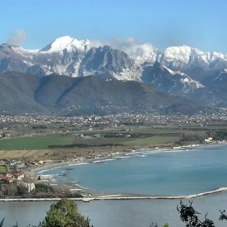 La Casa Di Mezzo - The Middle House *