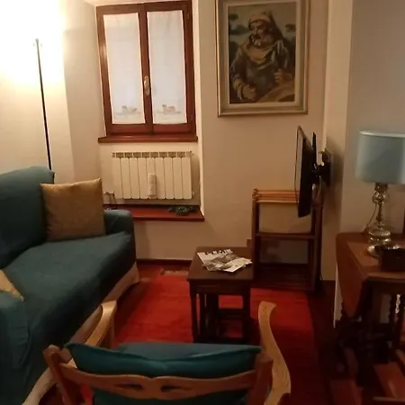 La Casa Di Mezzo - The Middle House Holiday home *