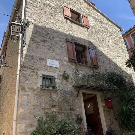 La Casa Di Mezzo - The Middle House *