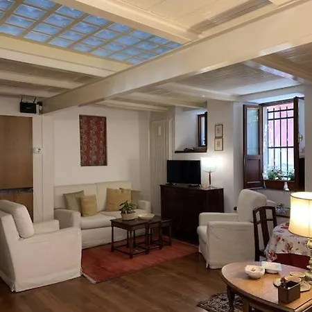 La Casa Di Mezzo - The Middle House Monte Marcello