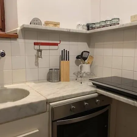 La Casa Di Mezzo - The Middle House