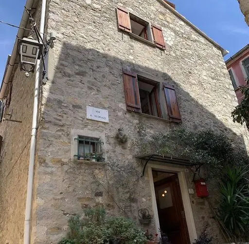 La Casa Di Mezzo - The Middle House *