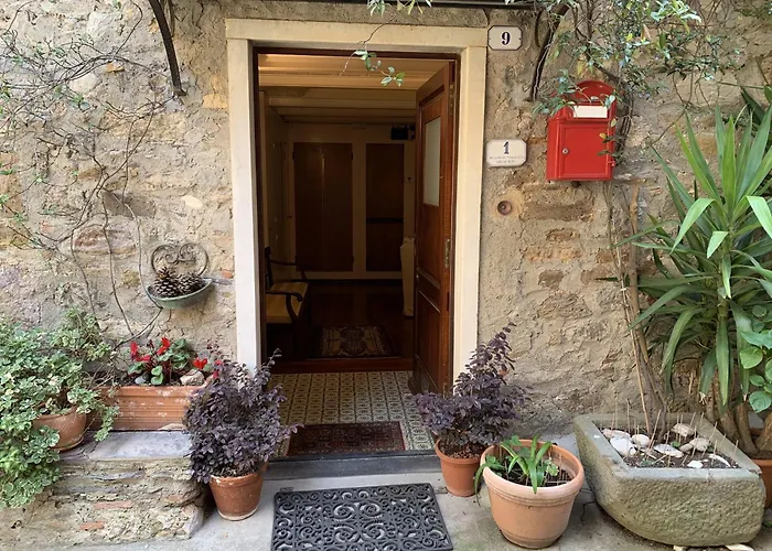 La Casa Di Mezzo - The Middle House